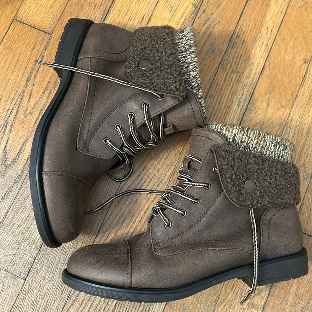 WOMEN'S CLIFFS BY WHITE MOUNTAIN Brown DUENA BOOTIES